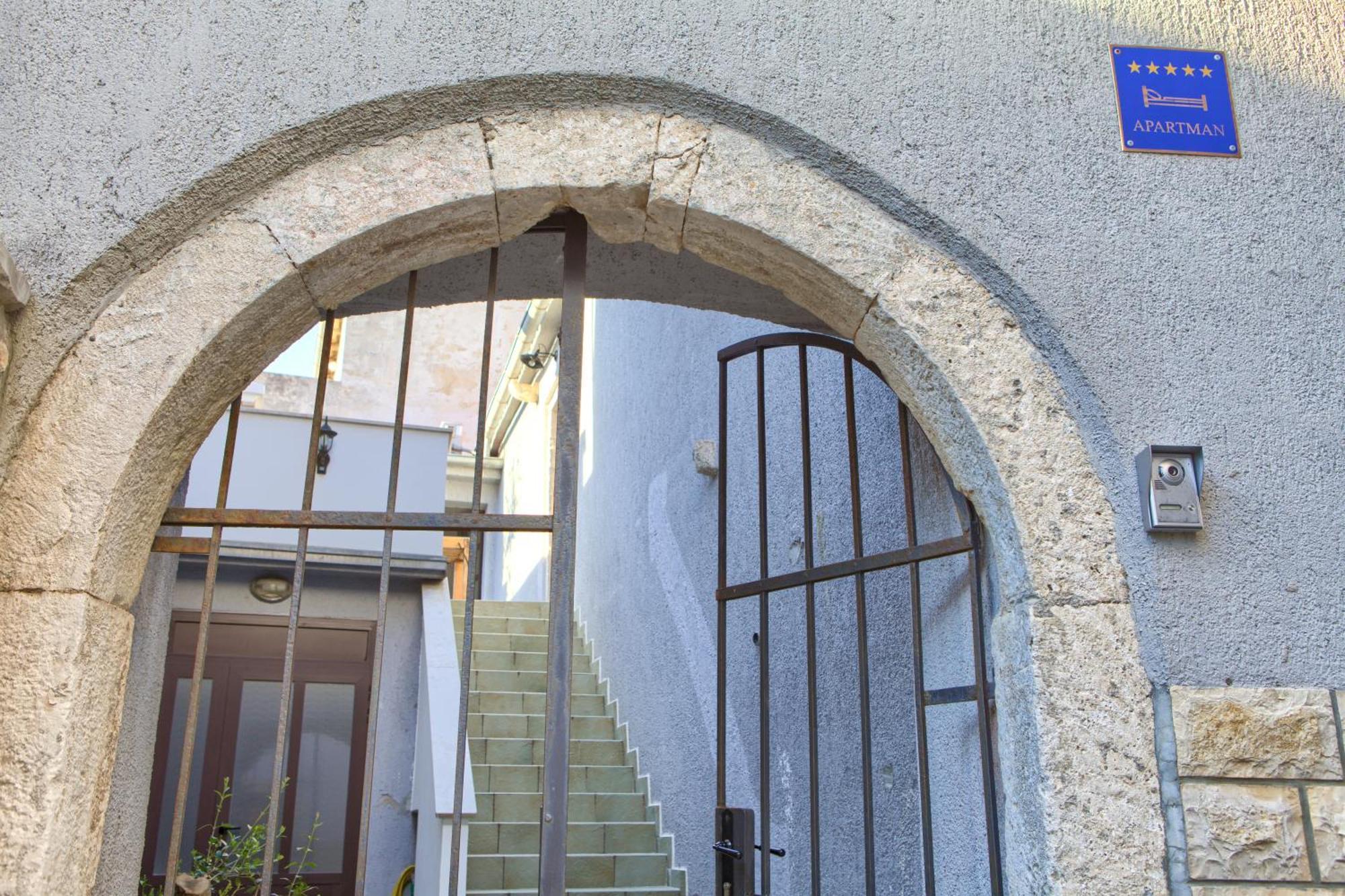 Apartment Old Town Mariolina Krk Town Kültér fotó